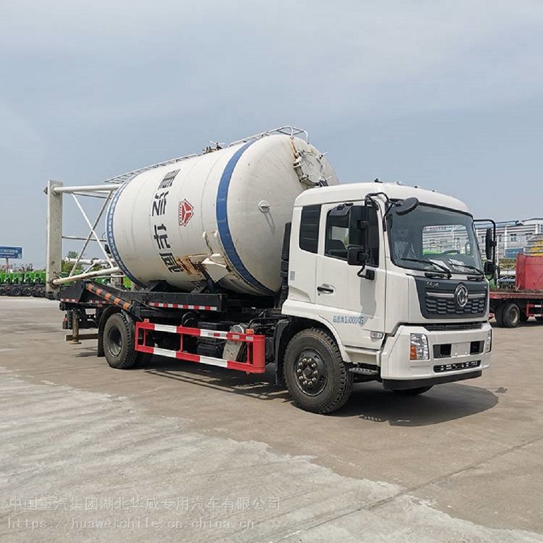國(guó)六帶吊臂背罐車(chē)